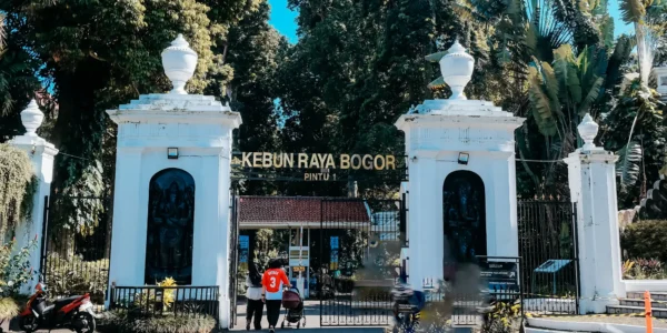 PINTU MASUK UTAMA KEBUN RAYA BOGOR